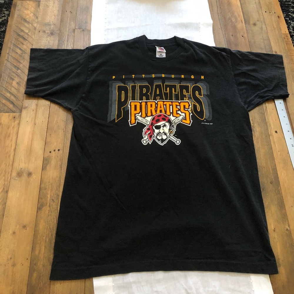 Vintage 1997 Pittsburg Pirates MLB S/S Tee in Black. Men’s XL.